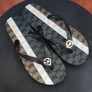 NWOT Michael Kors Black and Brown Flip Flops sz 7